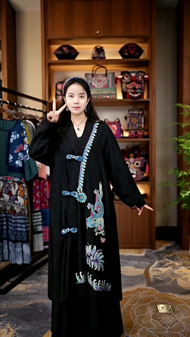 刺绣私人定制苗族手工衣服A9462