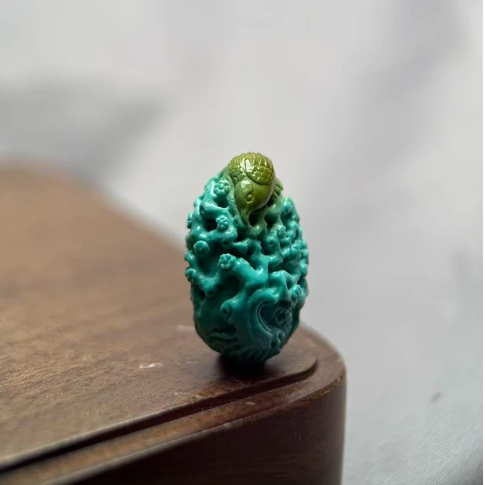 原矿绿松石手工雕刻喜上眉梢挂件俏色设计个性百搭吊坠地大证书