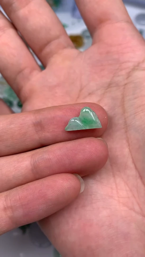 翡翠未镶嵌颈饰8小山