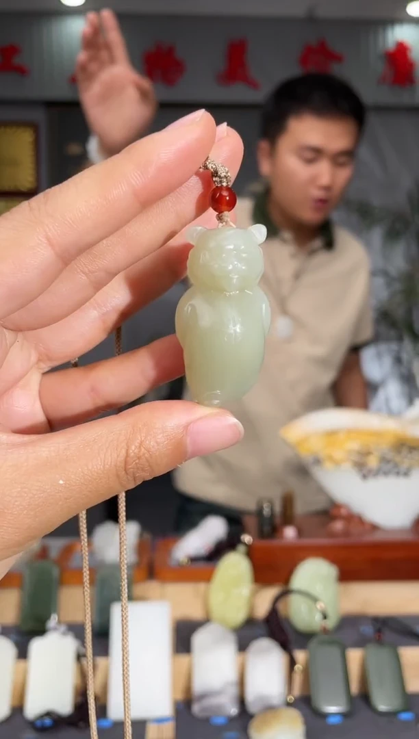 和田玉未镶嵌颈饰1