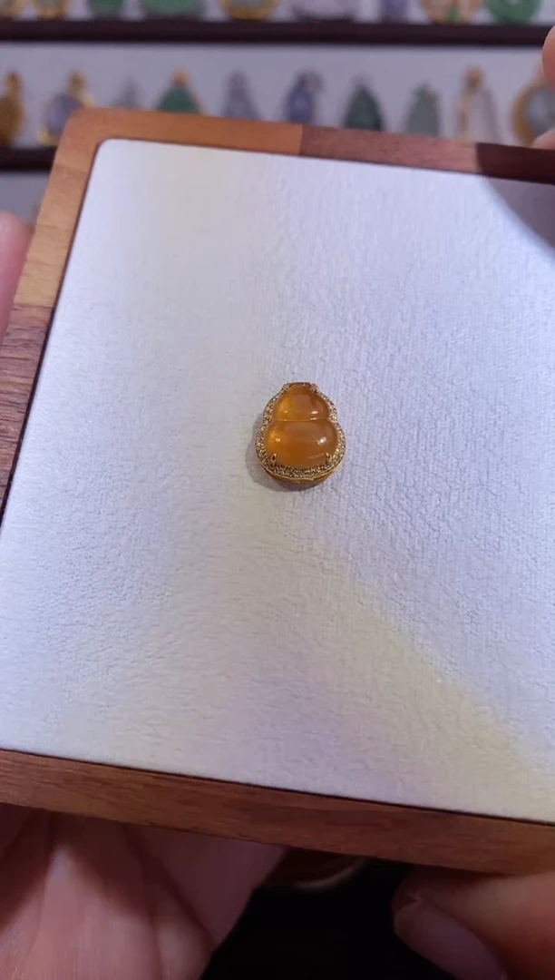 颈饰18K金镶嵌翡翠**111111