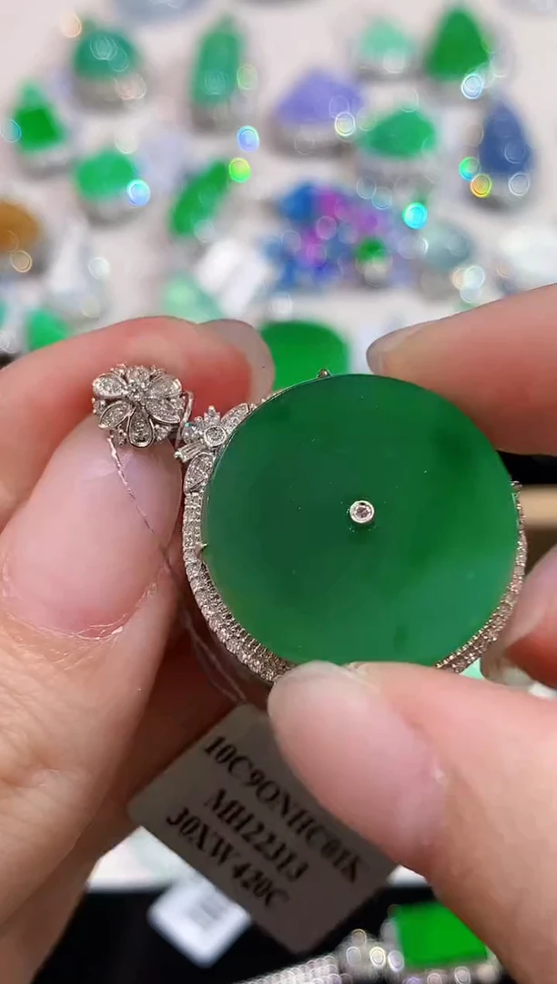 吊坠(不含链)18K金镶嵌翡翠YJ多样性发其一