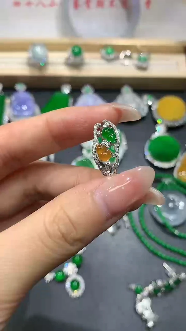 【闪购商品】翡翠戒指18K金镶嵌25团购