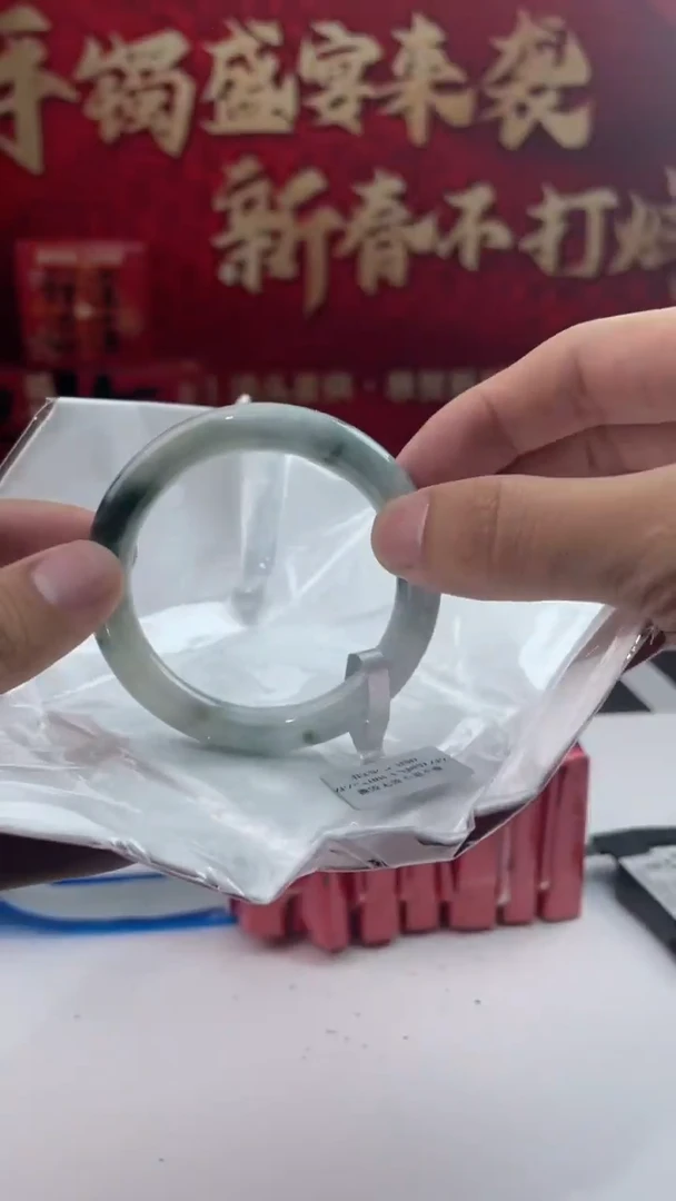 【闪购商品】翡翠手镯未镶嵌8翡翠手镯（微瑕）