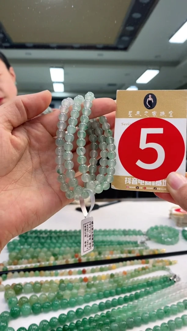 未镶嵌手串石英质玉卡6+多样性发其一