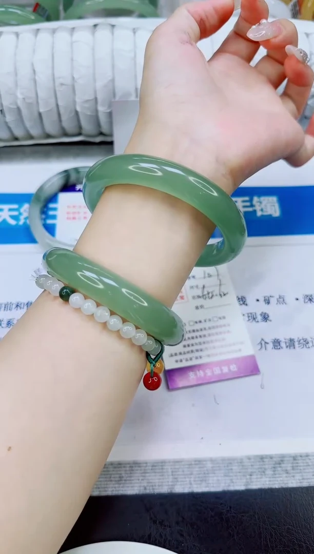 未镶嵌手镯石英质玉107/62