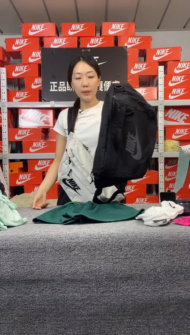 黑色斜挎包 直播间过款