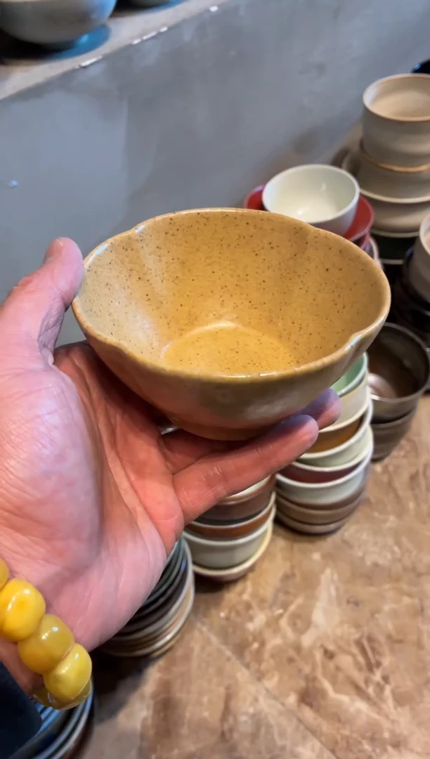 瓷片4.5寸燕麦色花瓣碗（福利款）