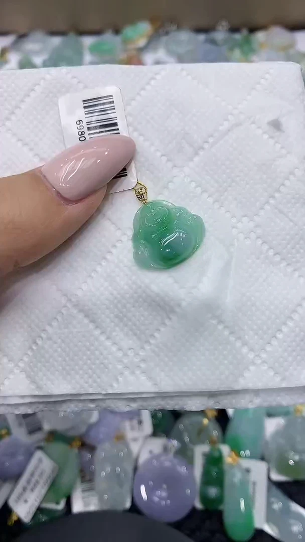 颈饰18K金镶嵌翡翠111111111111