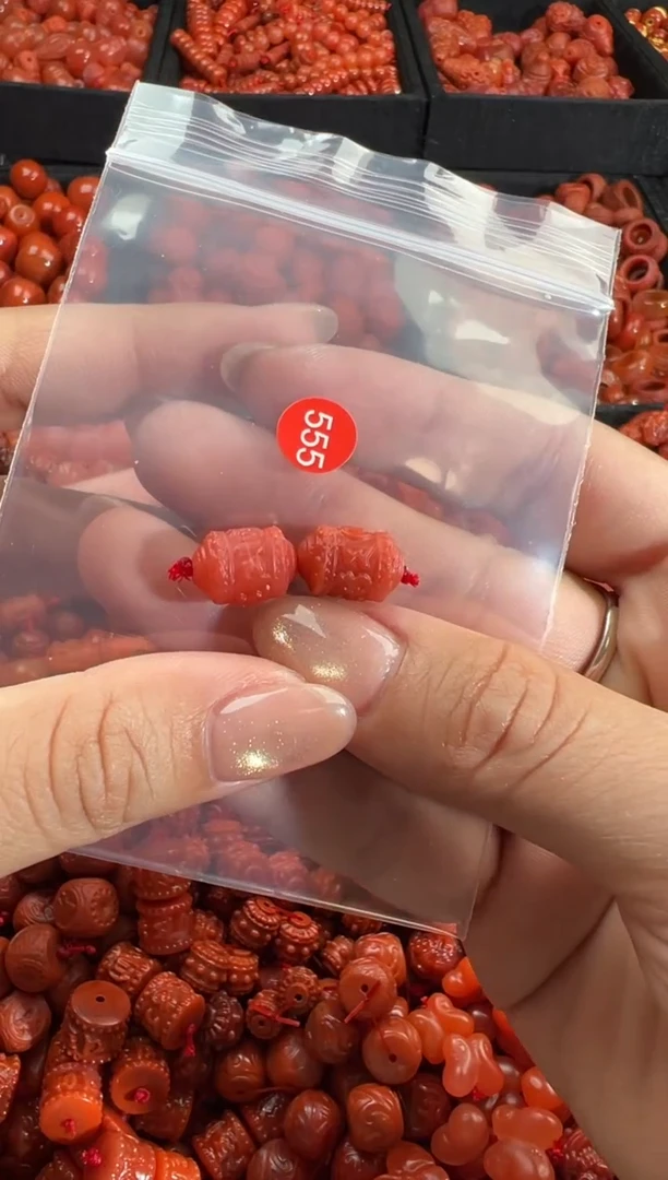 南红玛瑙未镶嵌颈饰1