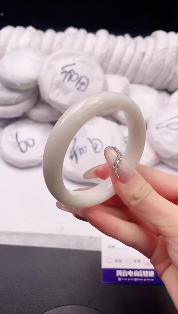 【闪购商品】和田玉手镯未镶嵌6K365-56