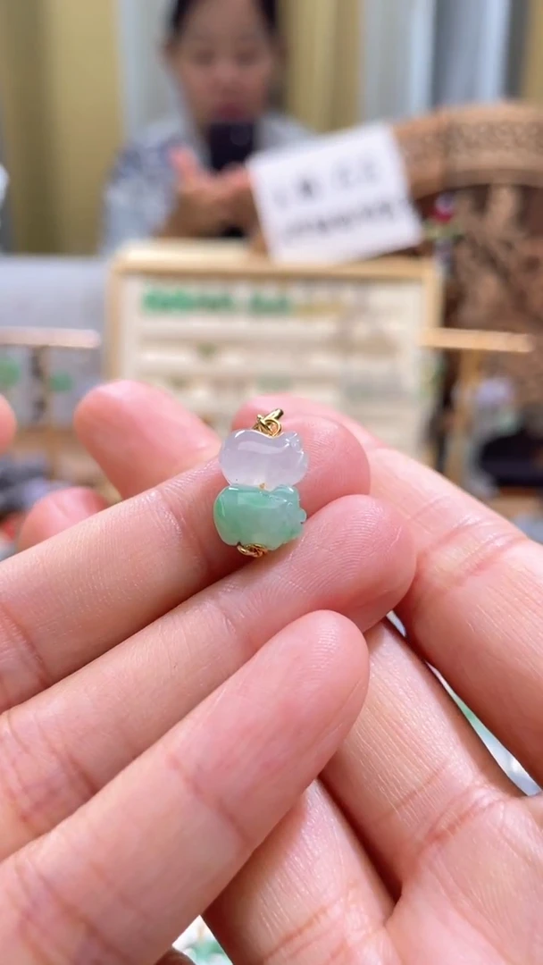翡翠未镶嵌颈饰沅*滴流