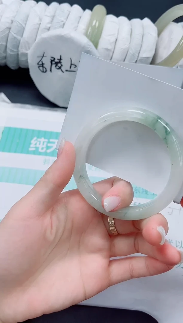 石英质玉手镯未镶嵌146/57.9