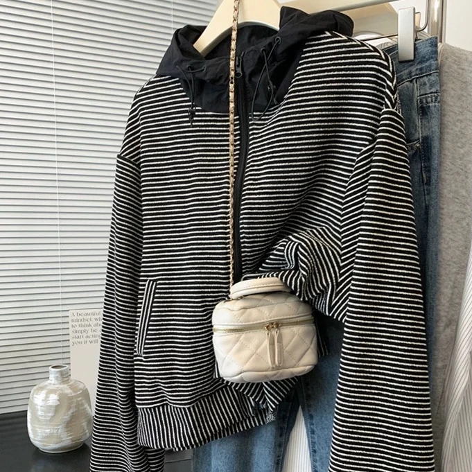 叙旧姑嫂推荐 时尚百搭连帽休闲外套2529编码4