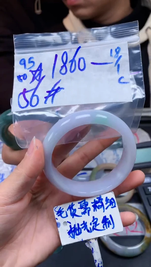 【闪购商品】定制翡翠未镶嵌95毛货需精细抛光手镯多样性拍一发一