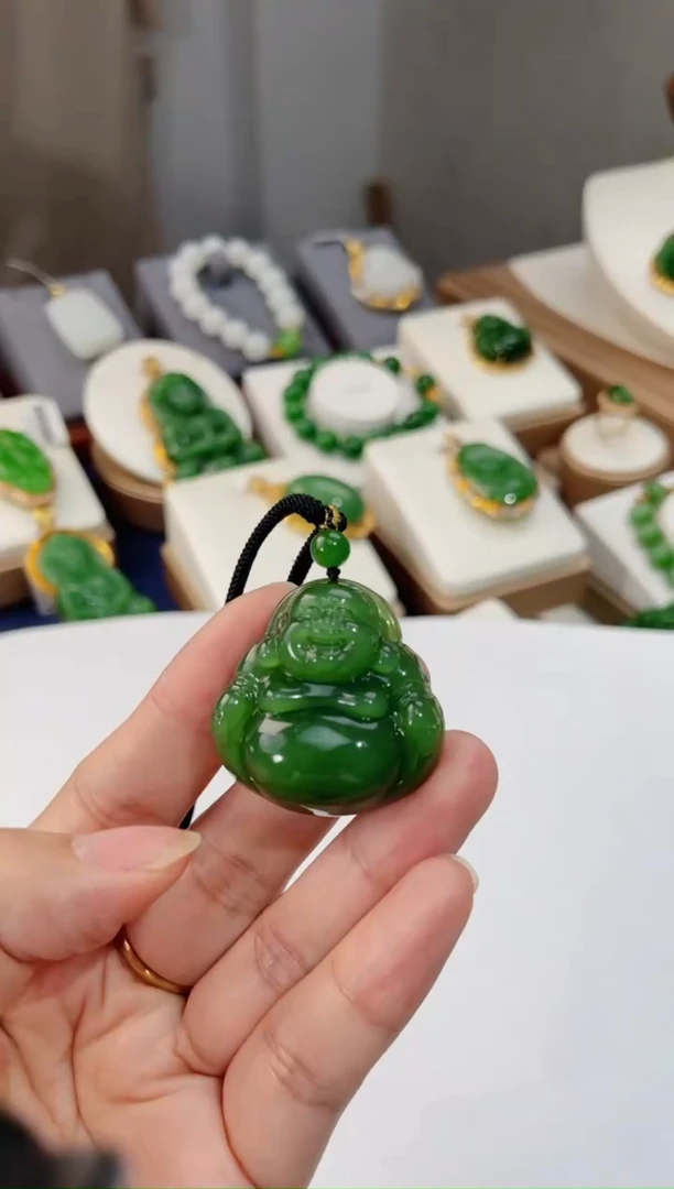 颈饰未镶嵌和田玉佛公
