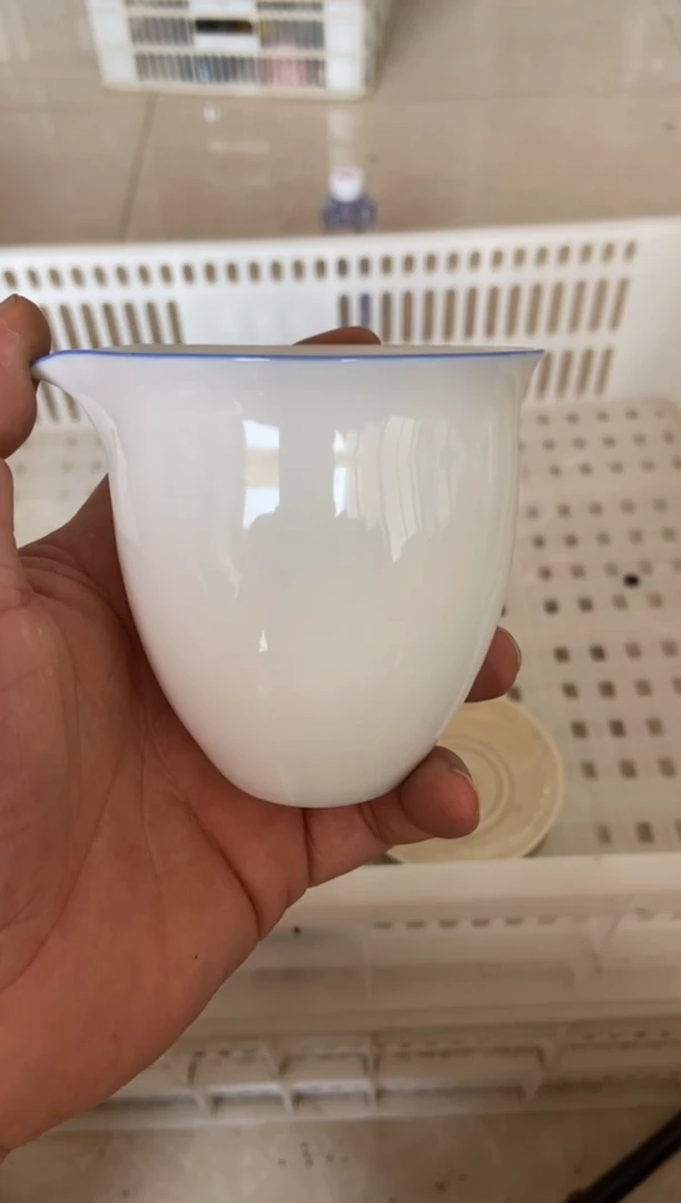 摄影的产品有使用过的痕迹有点脏介意勿拍