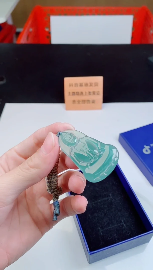 颈饰未镶嵌翡翠   ·