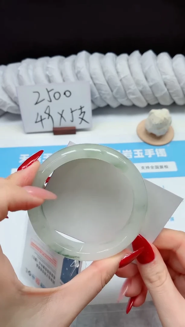 未镶嵌手镯石英质玉94/飘花60.4