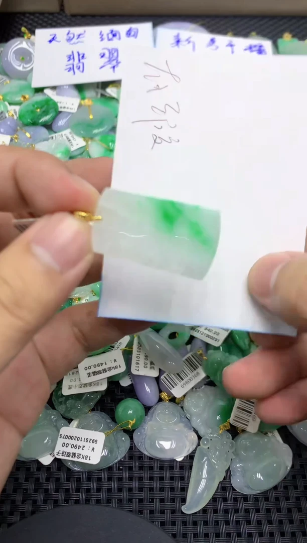 颈饰未镶嵌翡翠天然缅甸翡翠A货