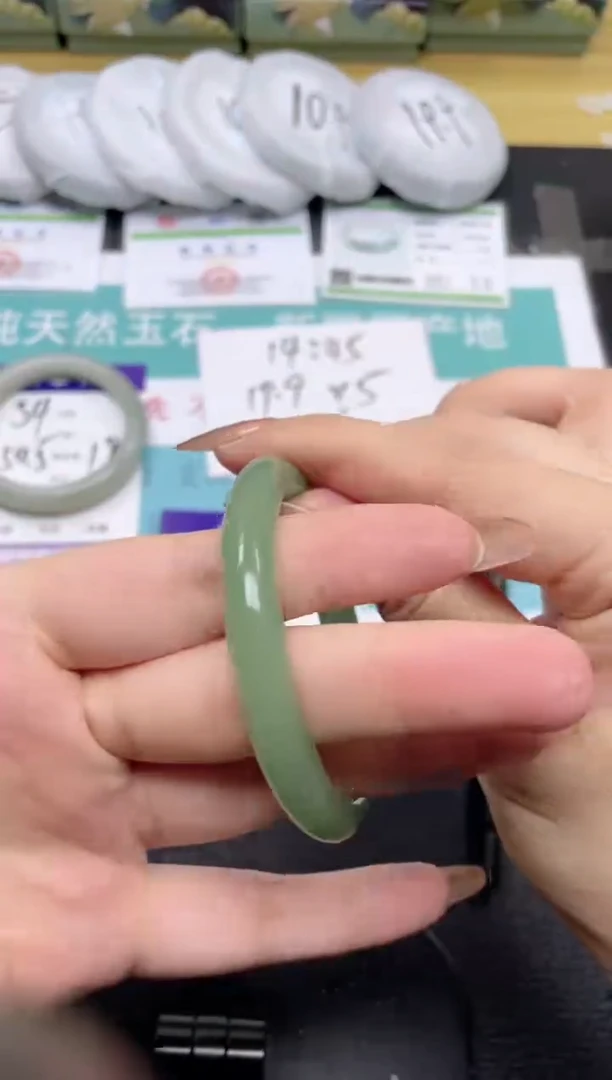 未镶嵌手镯石英质玉55-53