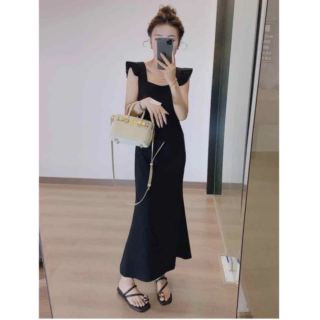 赫本风小黑裙小飞袖连衣裙夏季高级感露锁骨收腰鱼尾裙飞飞袖长裙