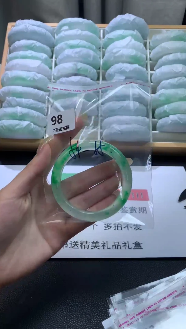 未镶嵌手镯石英质玉98