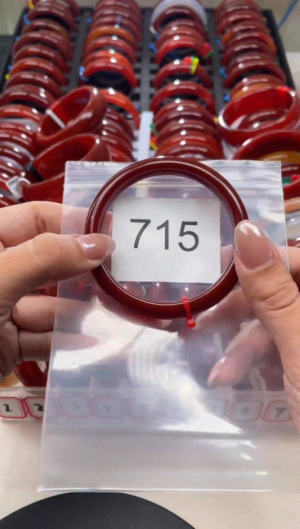 手镯玛瑙/玉髓未镶嵌58圈口*A715