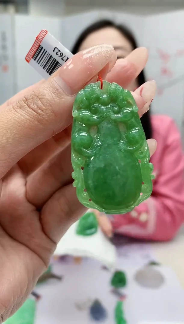 【闪购商品】定制翡翠未镶嵌4852MM-毛货挂件41