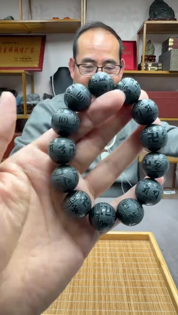 未镶嵌手链和田玉18塔青···雕刻