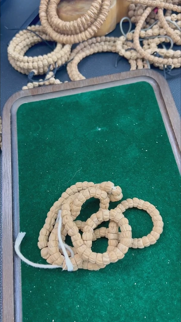 吊坠柏香籽/百香籽粉肠