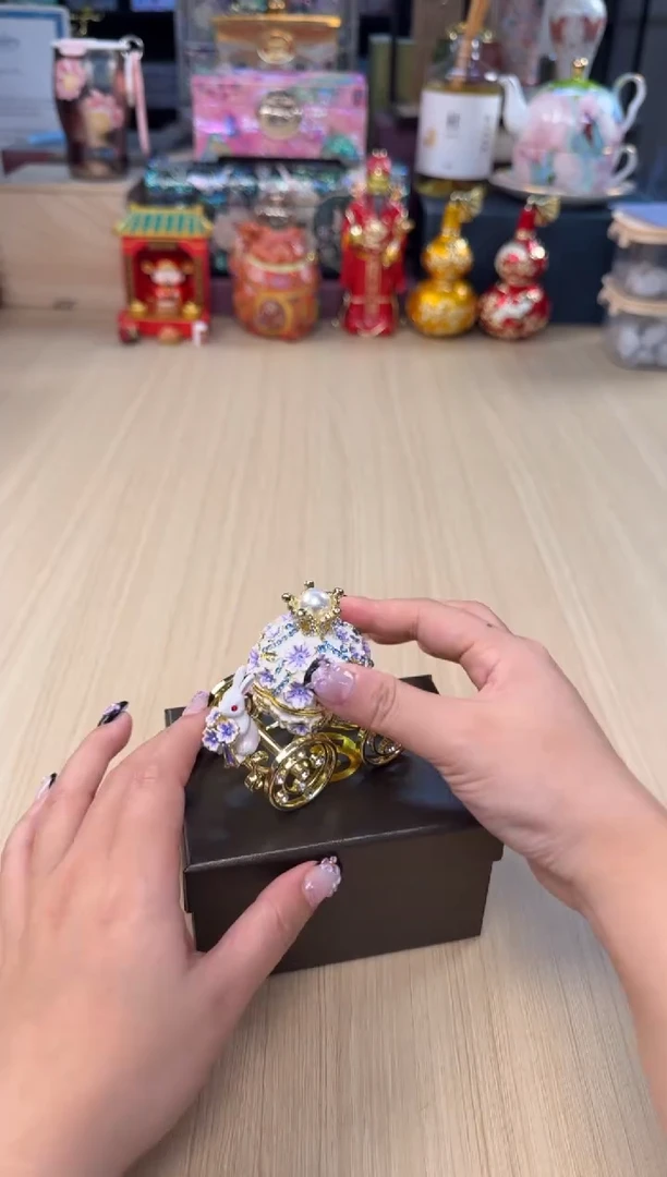 55七宝紫色兔子马车