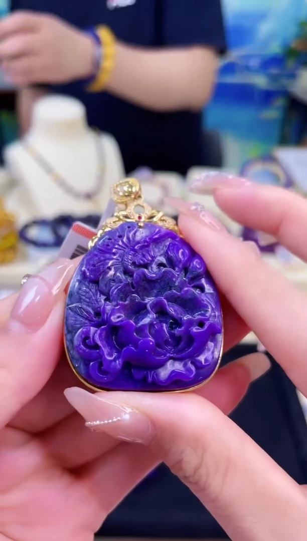 18K金镶嵌苏纪石（舒俱来）颈饰@@ZY50119048