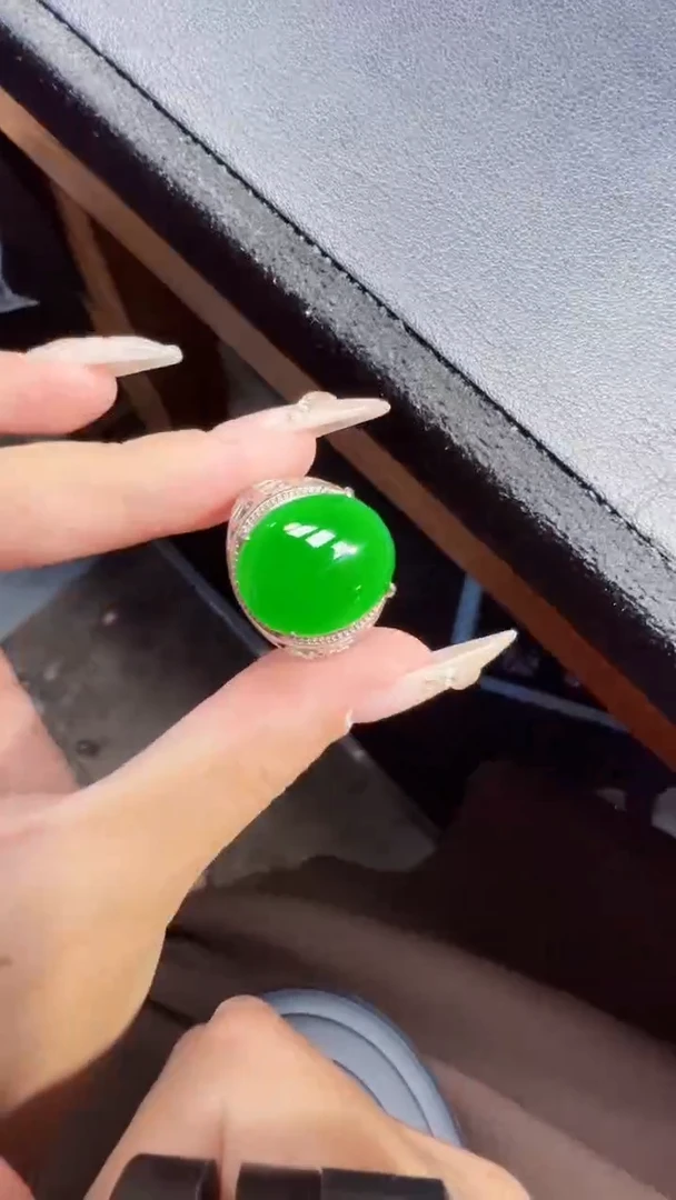 未镶嵌定制翡翠翡翠A货有轻微色差属于正常现象，蛋面多样性发货1
