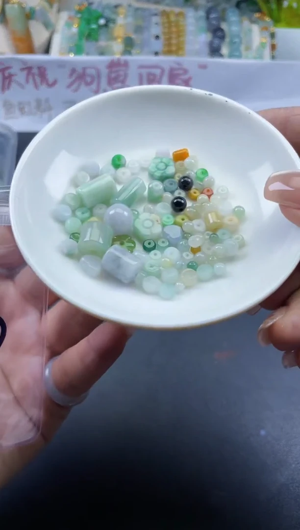 翡翠未镶嵌颈饰天然翡翠53