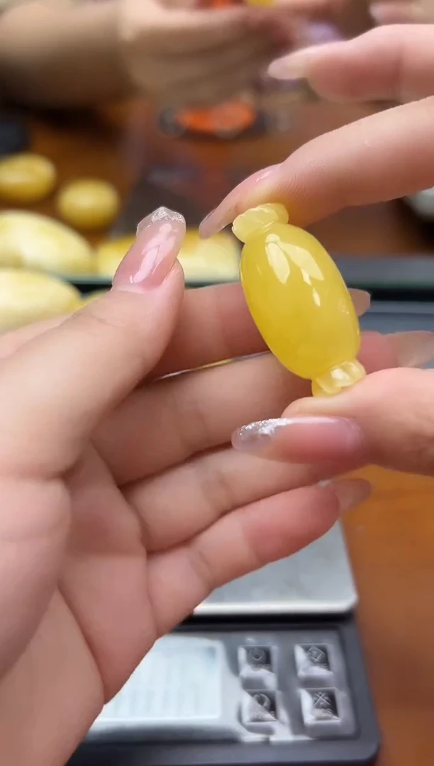 未镶嵌蜜蜡裸石琥珀蜜蜡吊坠