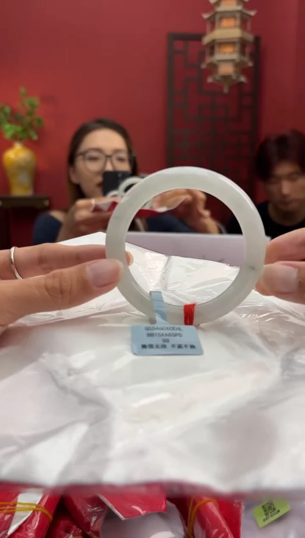 未镶嵌手镯（圆镯）翡翠翡翠手镯