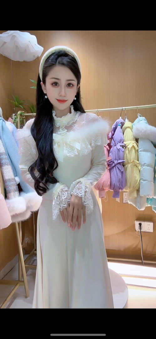 温柔风气质减龄显瘦毛球长袖2025冬季新款设计感蝴蝶结