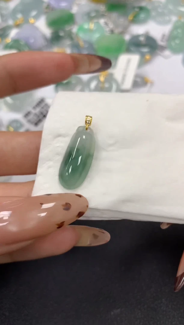 颈饰18K金镶嵌翡翠a货假一赔三支持复检百元上9元证书费自理