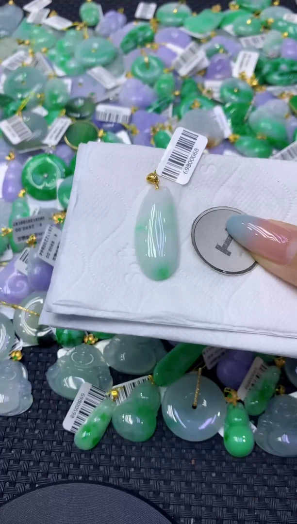 颈饰未镶嵌翡翠天然缅甸翡翠A货