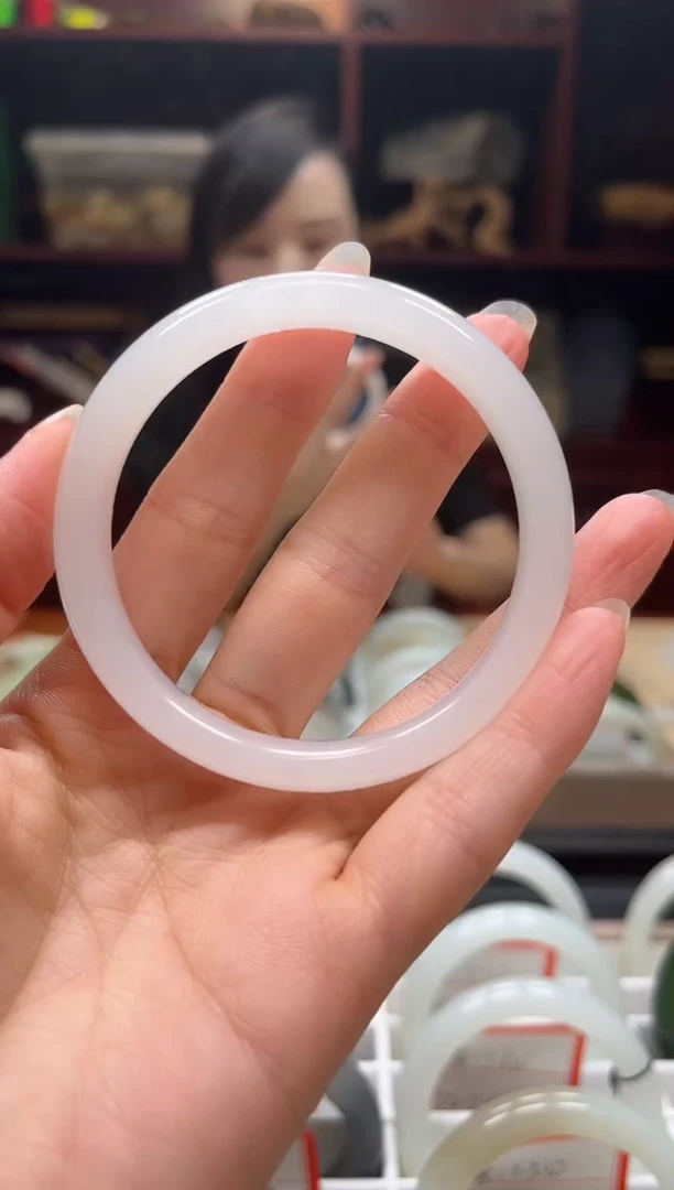 和田玉手镯未镶嵌手镯