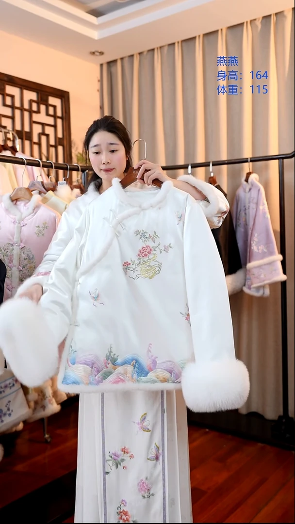 刺绣白色桑蚕丝冬款上衣