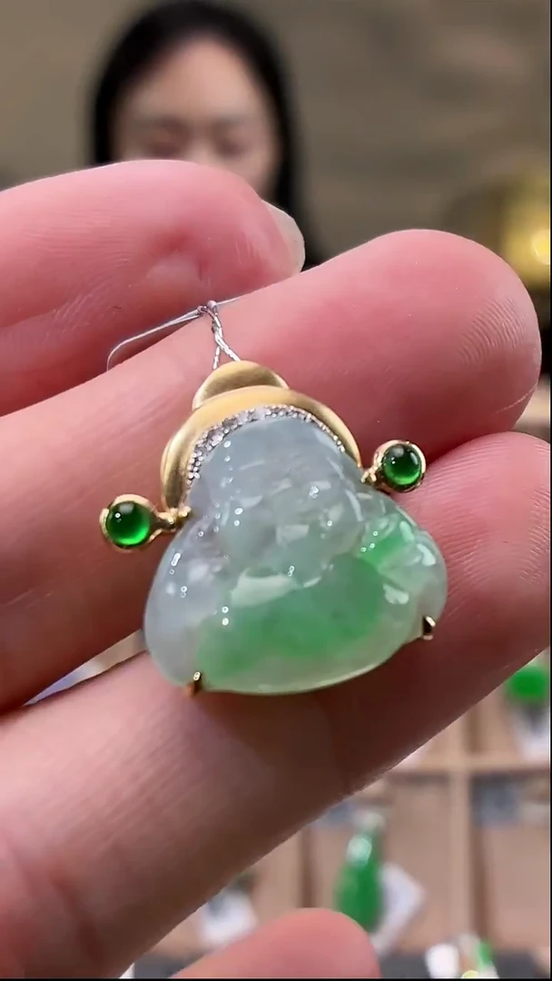 颈饰18K金镶嵌翡翠米爷爷