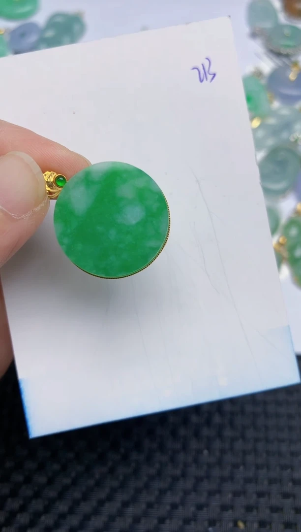 翡翠18K金镶嵌颈饰天然翡翠A货