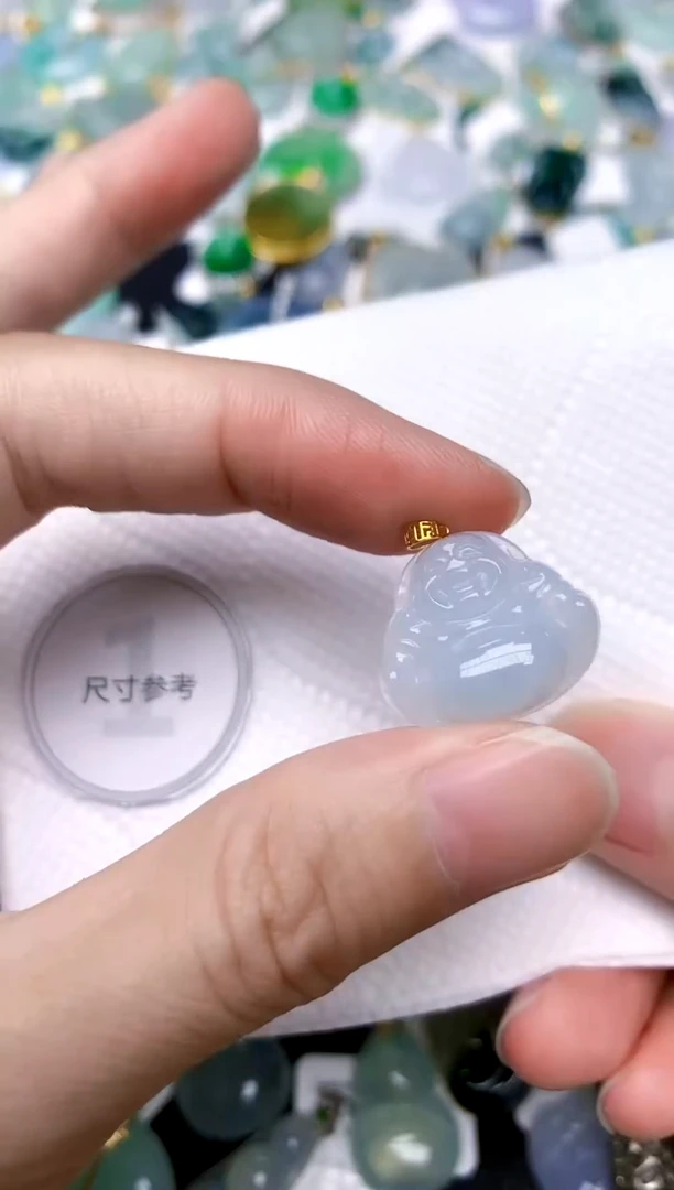 颈饰18K金镶嵌翡翠天然A货翡翠
