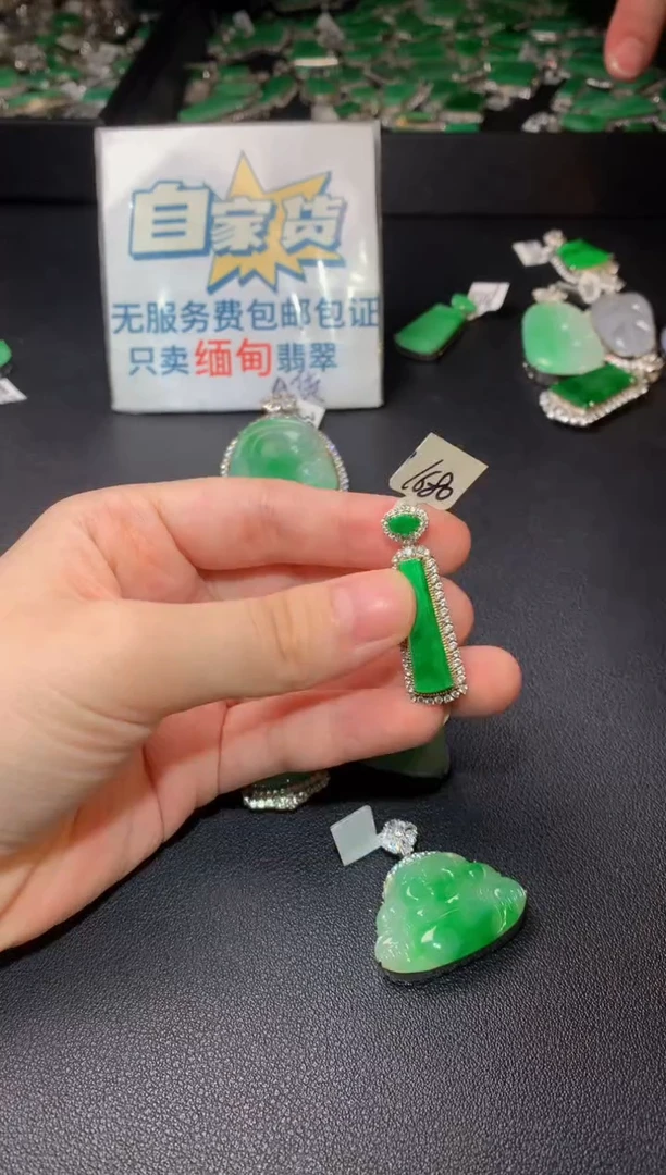 翡翠银S925镶嵌颈饰翡翠
