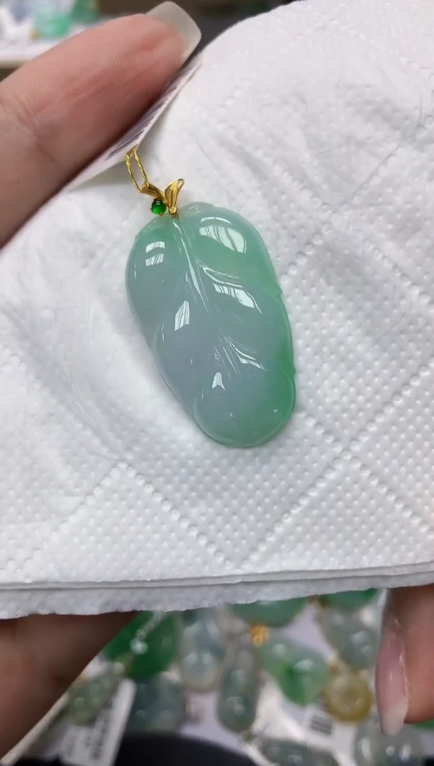 颈饰18K金镶嵌翡翠 11111111111