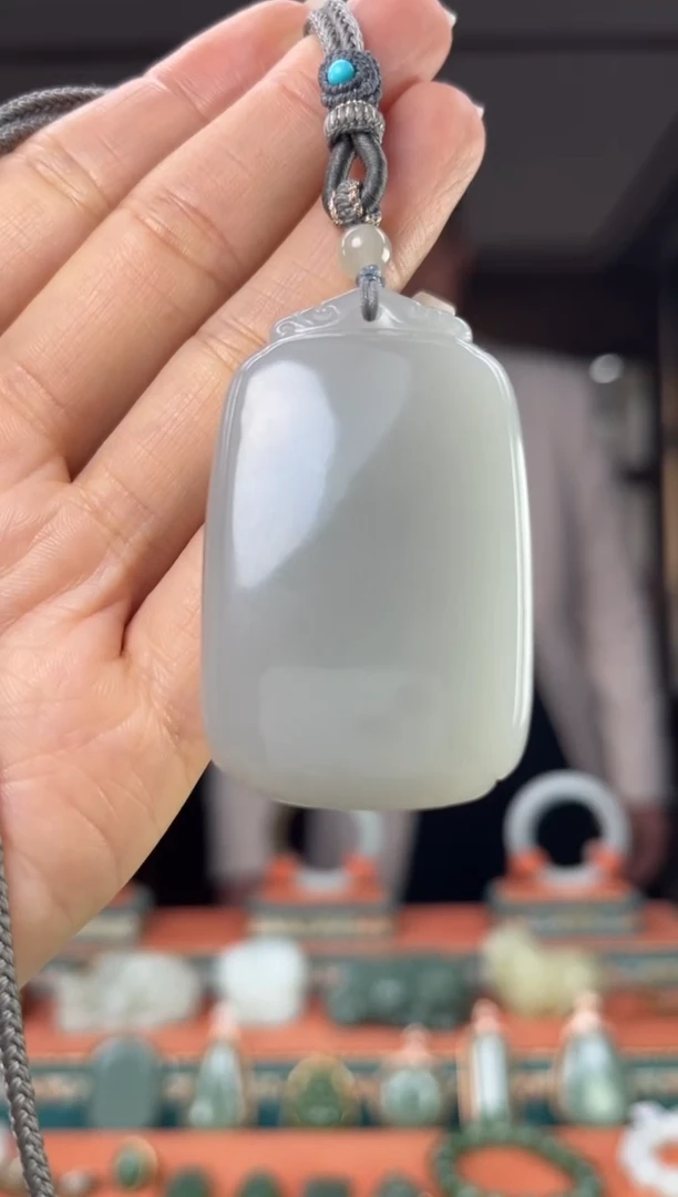 颈饰未镶嵌和田玉佩佩