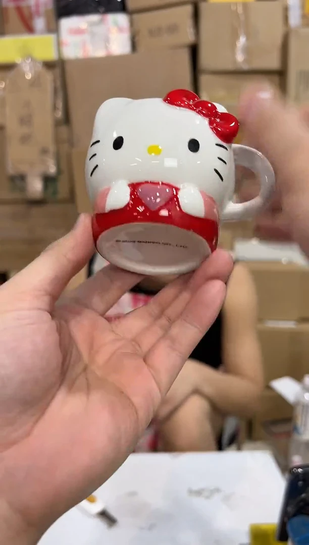 瓷片kt猫抱爱心一口杯 微瑕