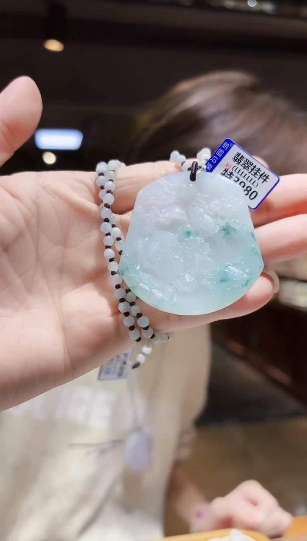 颈饰未镶嵌翡翠挂件